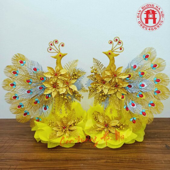 Oản công vàng cao 50-55cm, bên trong được làm từ bột nếp và đường kính trắng. Bên ngoài được trang trí cẩn thận, tỉ mỉ để dâng lên ban thờ, dâng lên Phật thánh.. Phẩm oản đỏ chủ yếu được dùng thắp hương gia tiên, ban thần tài, đi lễ, dâng mẫu, dâng tứ Phủ. Oản Đường Hà Nội có vận chuyển hàng khắp nơi trên toàn Quốc Sỉ lẻ liên hệ Hotline 0985466955